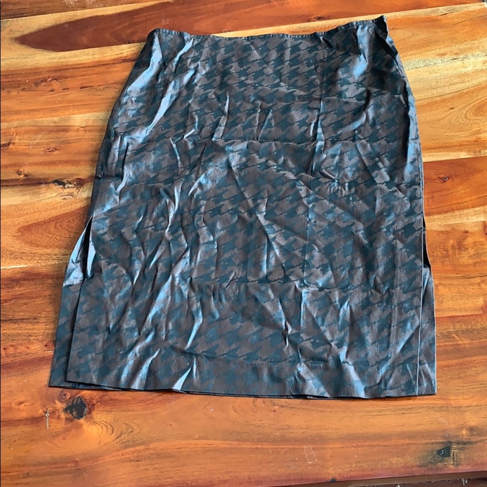 Black and brown skirt.